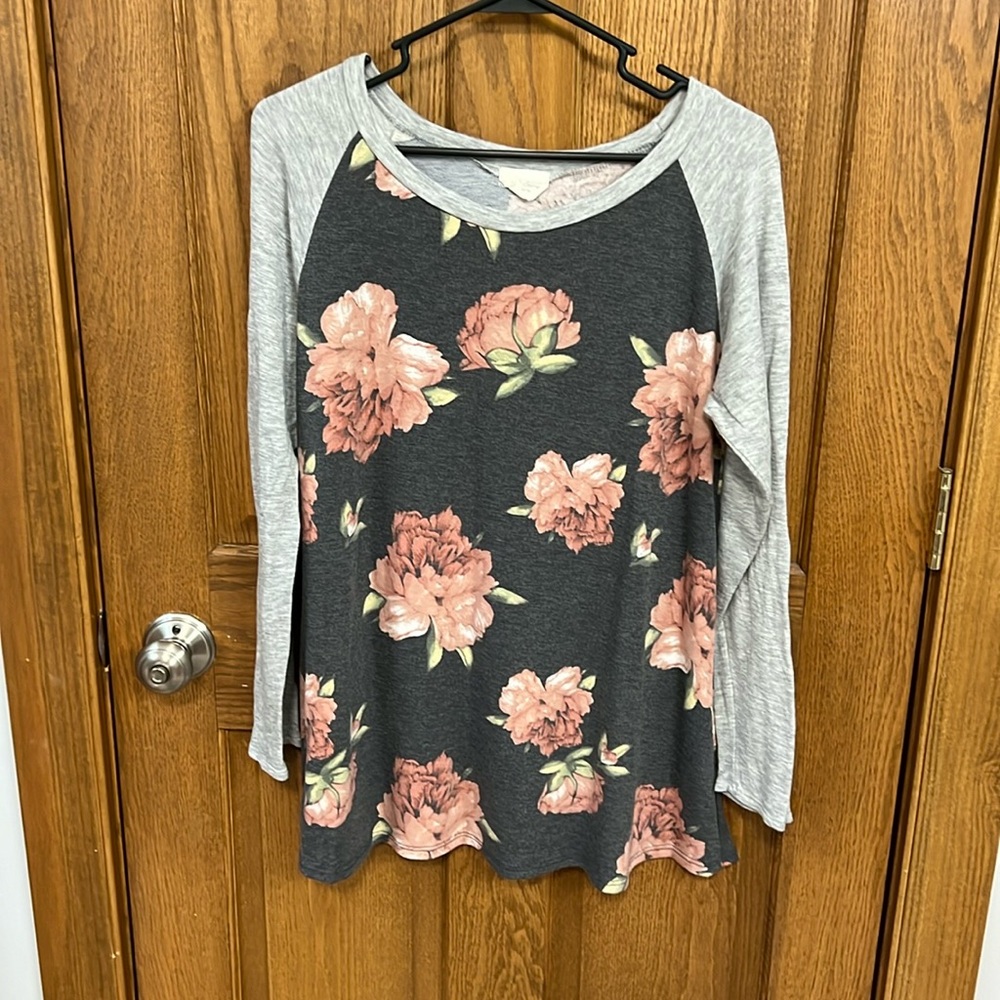 Womens boutique top, size small